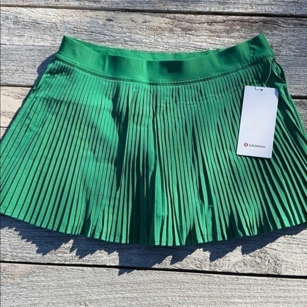 Lululemon Varsity High-Rise RePleat Tennis Skirt Raceway Green size 12 NWT